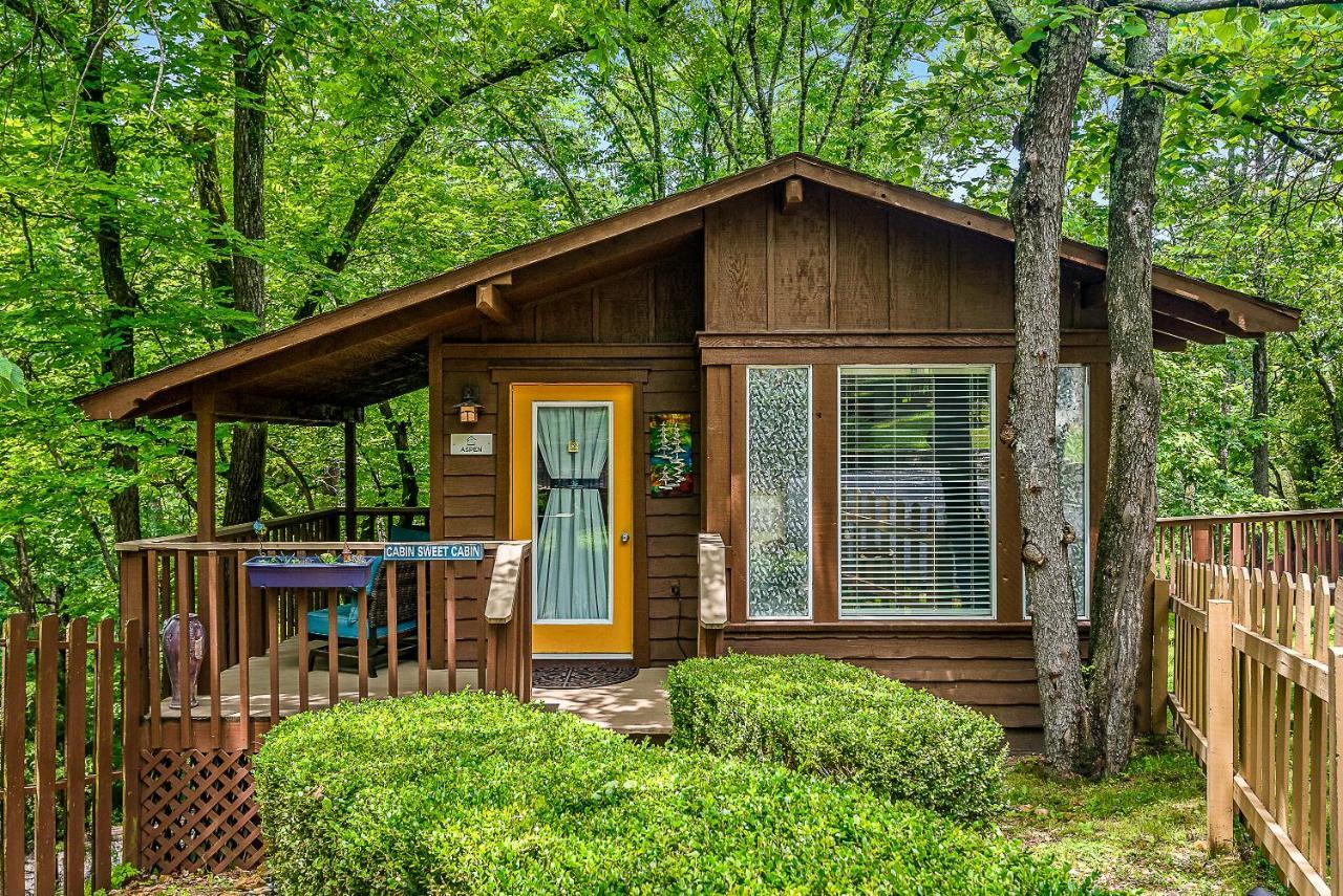 The Woods Cabins Hotel Eureka Springs Exterior photo